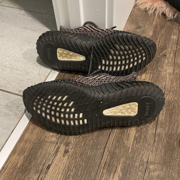 YEEZY BOOST 350 V2 REFLECTIVE
"Yecheil" - Picture 5 of 6